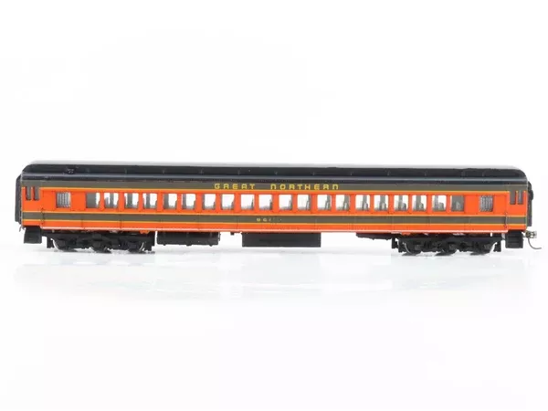 HO Scale Bachmann Spectrum GN Great Northern HW Coach Passenger Car #961