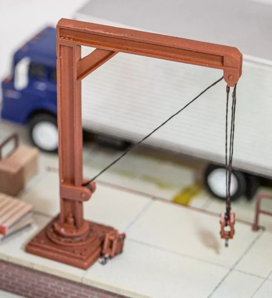 Jib Crane & 6 Pallets - N Scale